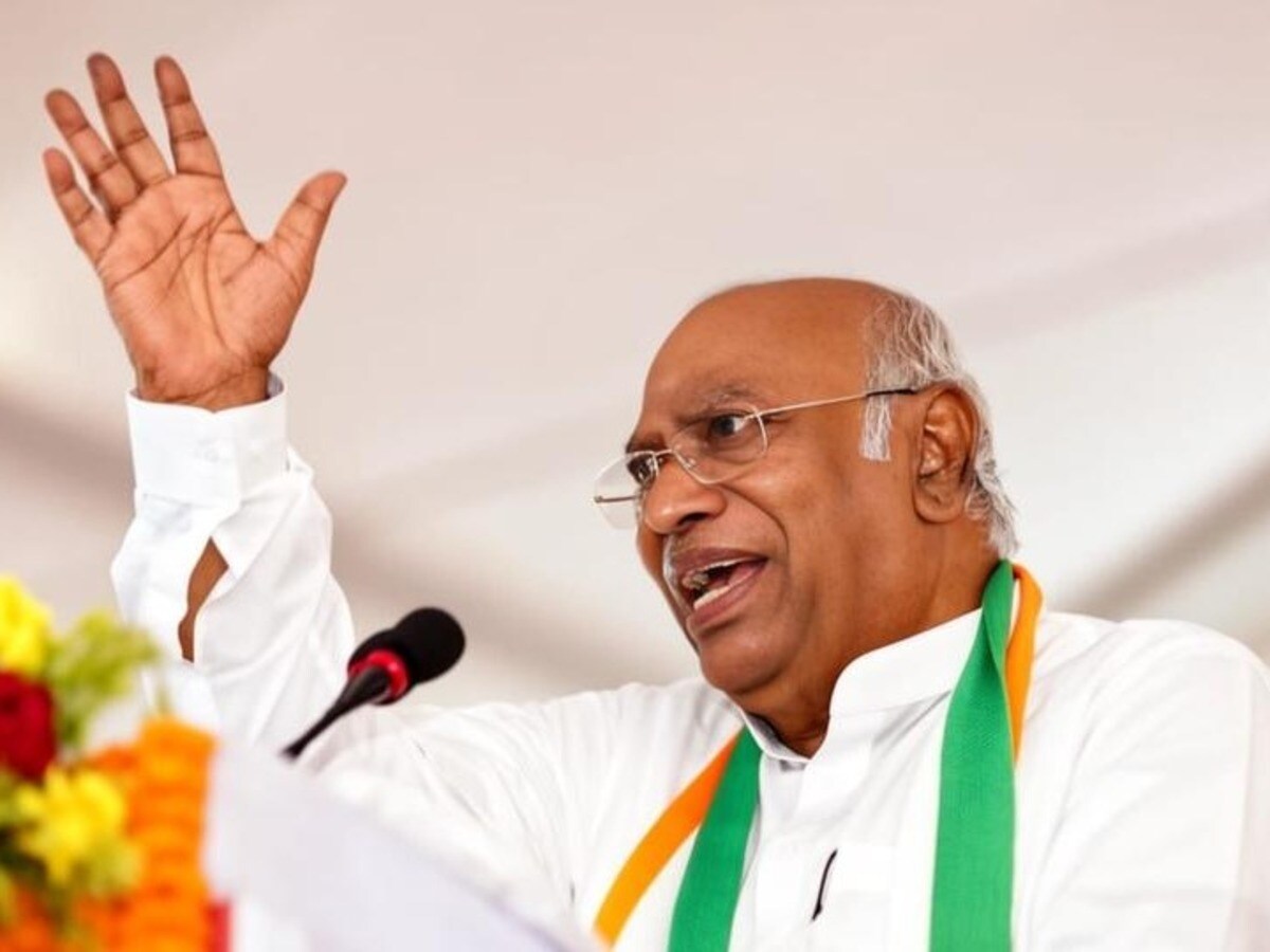 'अपनी नाकामियों का बोझ जनता पर डाला...', पेट्रोल-डीजल के दाम बढ़ते ही भड़के मल्लिकार्जुन खरगे, पीएम मोदी पर बोला सीधा हमला