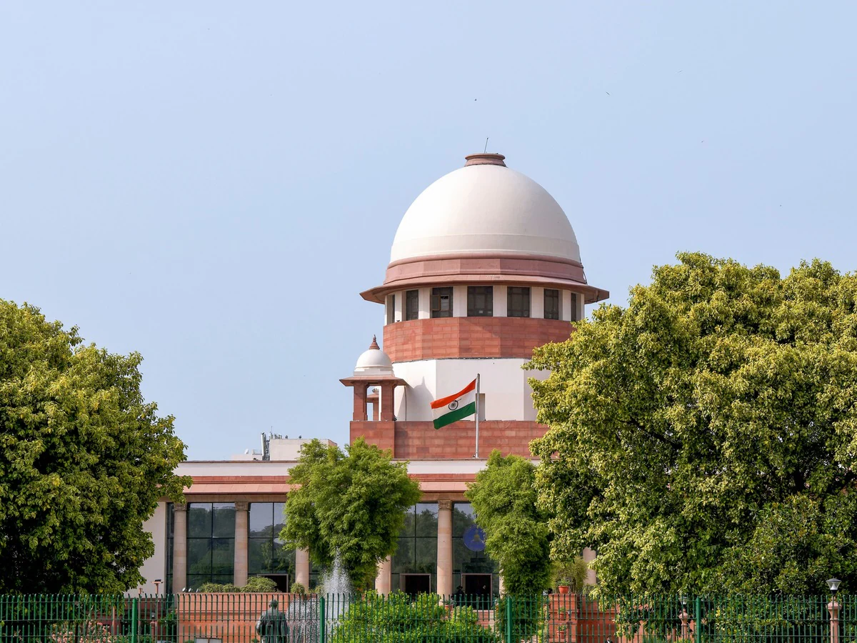 SIR प्रक्रिया पर सुप्रीम कोर्ट का ऐतिहासिक फैसला! चुनाव आयोग को मिला वोटर लिस्ट से नाम हटाने और जोड़ने का पूरा हक, जानें आप पर क्या होगा असर