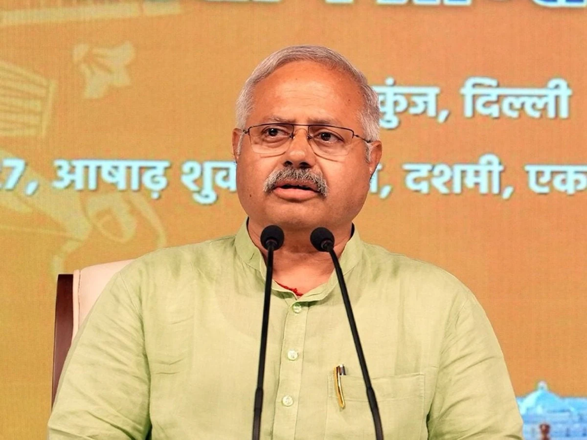 इंस्टाग्राम पर BJP को पछाड़ने वाली 'कॉकरोच जनता पार्टी' पर RSS का बड़ा बयान...