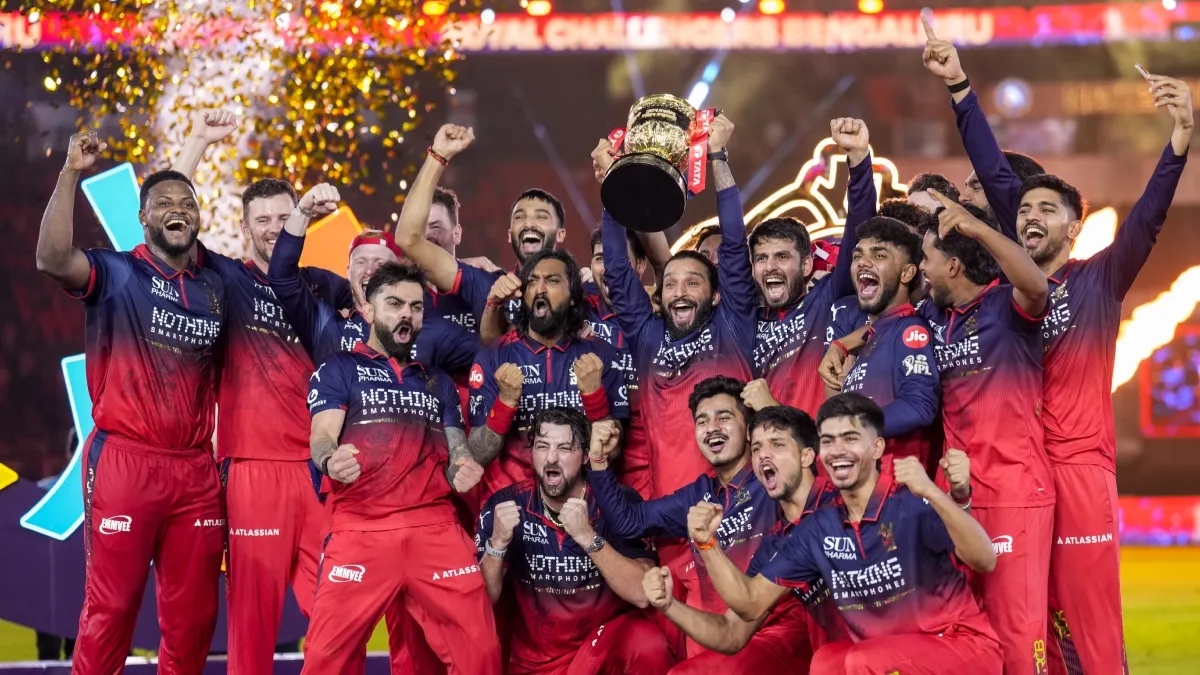 लगातार दूसरी बार IPL चैंपियन बनने के बाद भी RCB नहीं निकालेगी विजय परेड, फैंस को मिला बेहद चौंकाने वाला संदेश