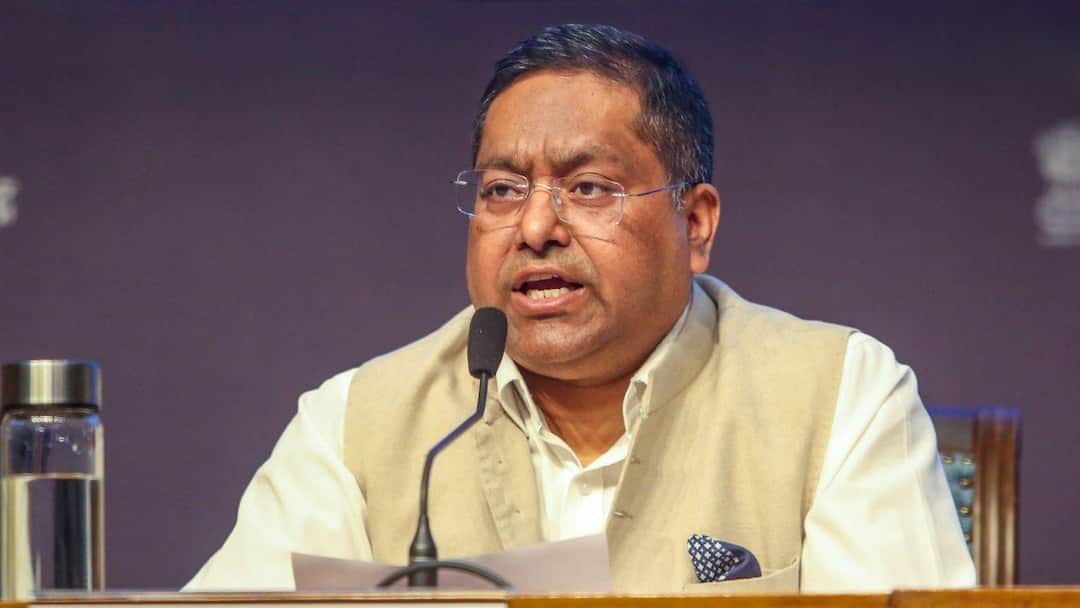 पासपोर्ट सिर्फ यात्रा का जरिया, नागरिकता का आधार नहीं; विदेश मंत्रालय का बड़ा बयान, बताया अब कितने देशों में मिलेगी वीजा फ्री एंट्री