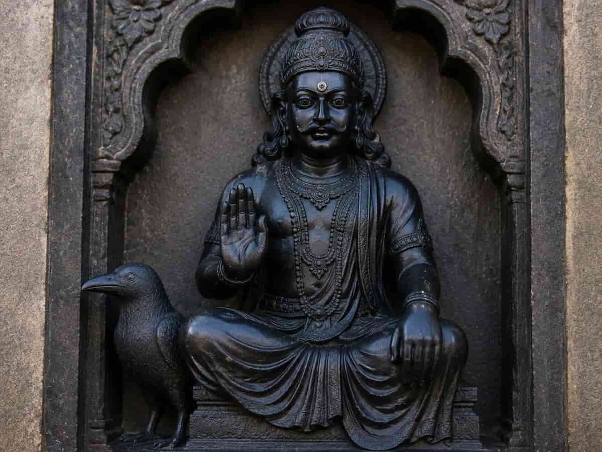 शनि के पाए का क्या है रहस्य? जानें सोना, चांदी, तांबा और लोहे के पाए का आप पर कैसा होगा असर