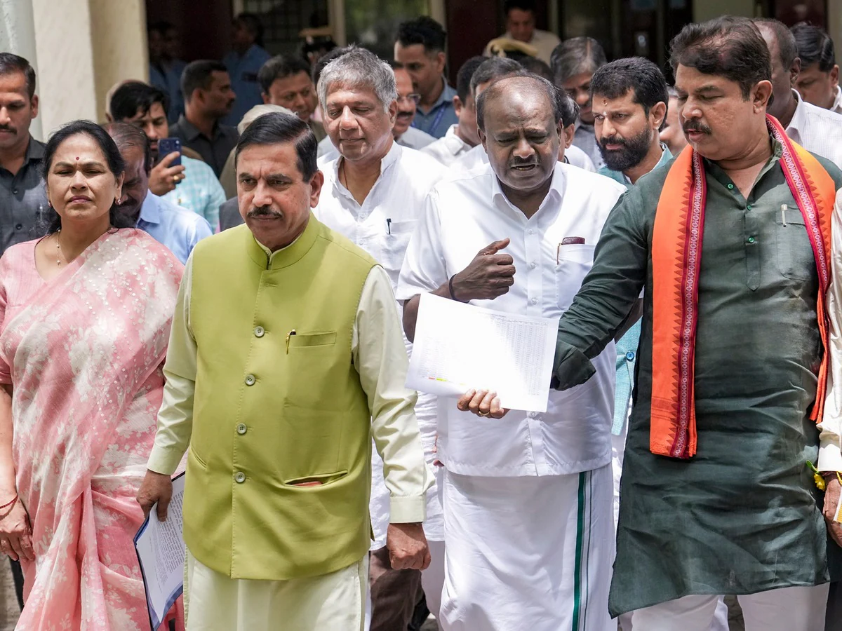 NDA का बड़ा आरोप- 'घर-घर नहीं, मस्जिदों और कम्युनिटी हॉल में बैठकर भरे जा रहे फॉर्म'