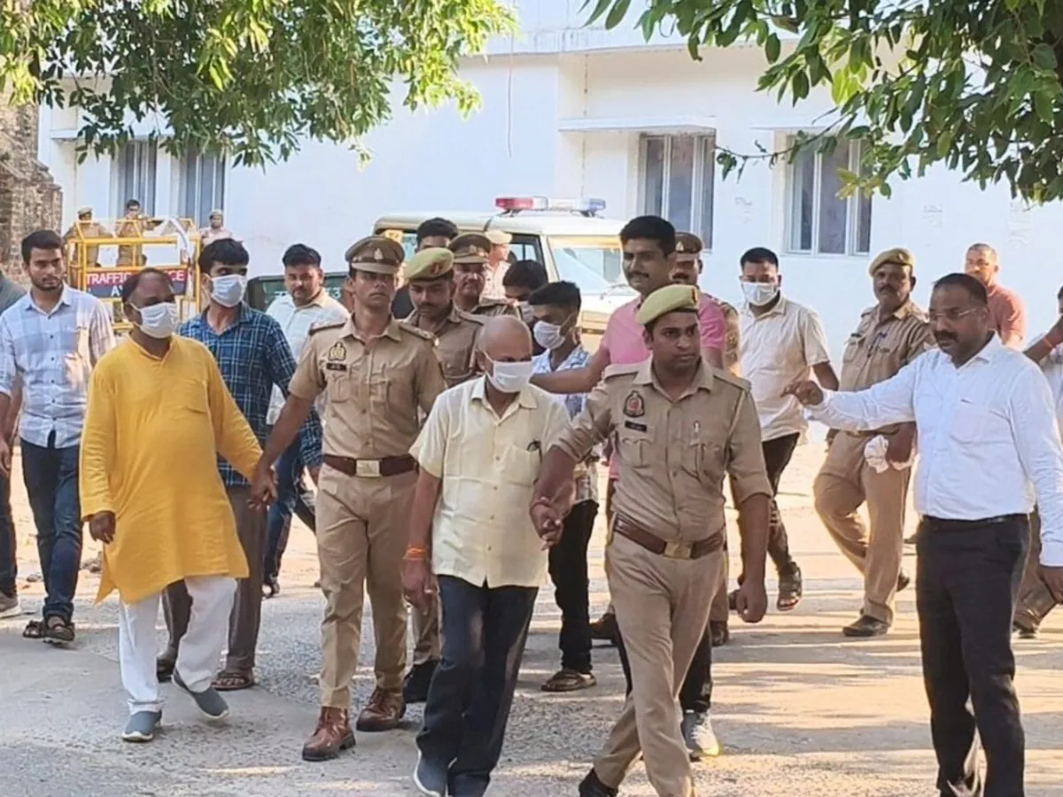 राम मंदिर दान चोरी में नया धमाका: VIP दर्शन के नाम पर भी लूटे लाखों, लग्जरी होटलों में खुल रहे चोरों के राज