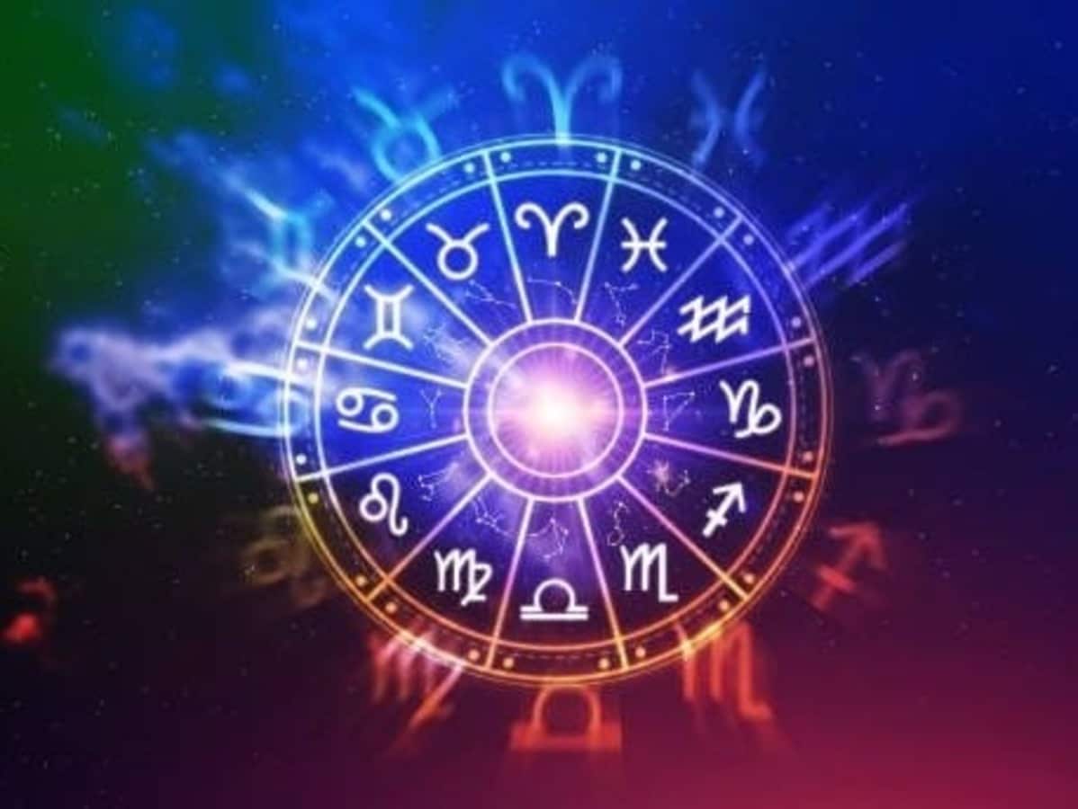 Rashifal 12 July 2026: कल सूर्य देव की कृपा से इन 5 राशियों की चमकेगी किस्मत, दिन रहेगा वरदान समान, पढ़ें दैनिक राशिफल