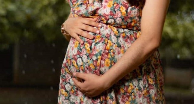 Pregnancy in Monsoon: मानसून में गर्भवती महिलाएं कैसे रखें अपना और बच्चे का ख्याल, अपनाएं ये जरूरी टिप्स