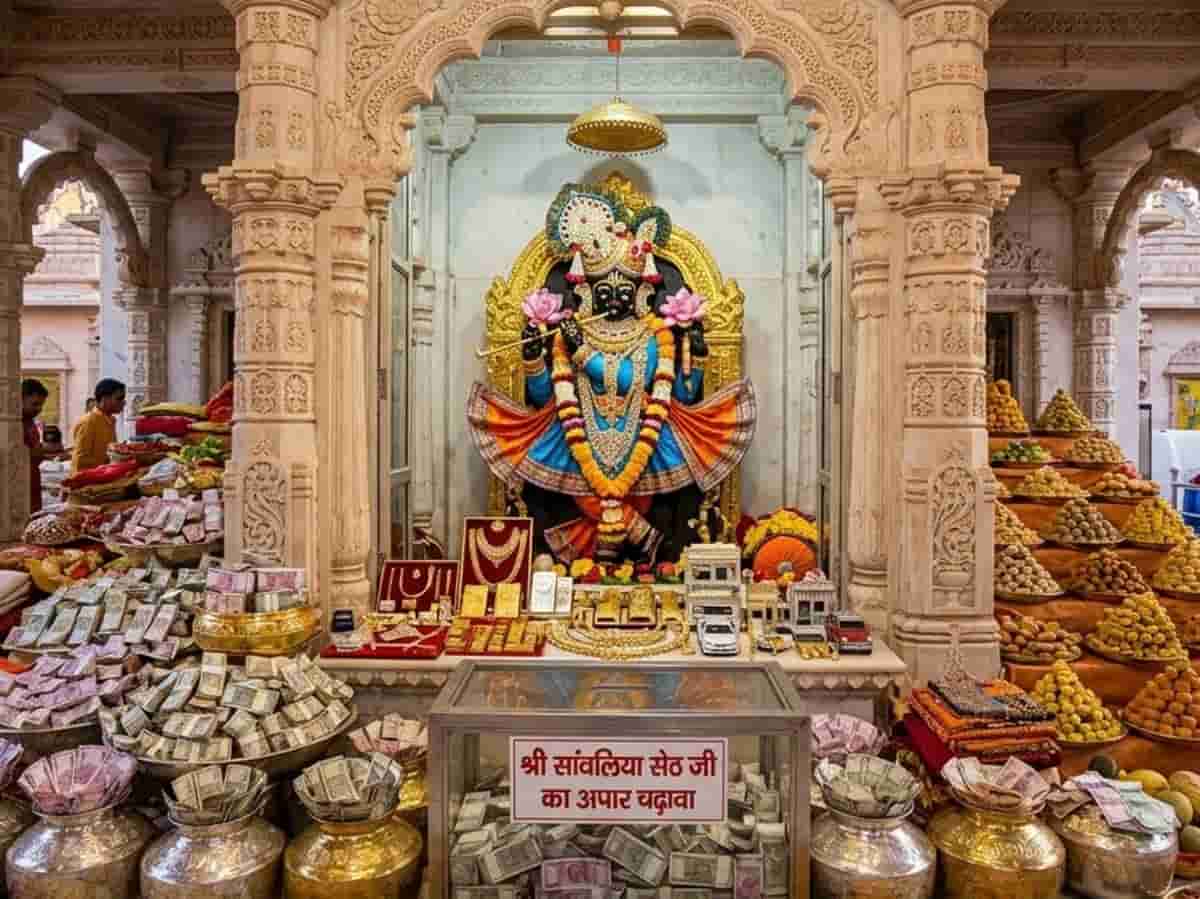 Sanwaliya Seth: सांवलिया सेठ मंदिर में जयपुर के भक्त ने चढ़ाई 20 लाख की सोने की बांसुरी, मनोकामना पूरी होने पर अनोखा चढ़ावा; देखने वालों की थमी सांसें
