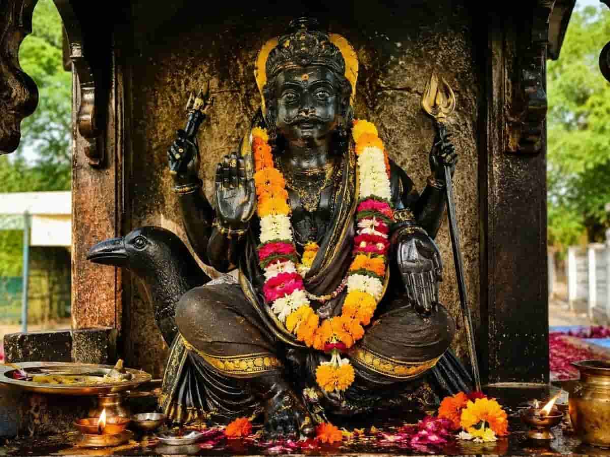 Shani Vakri 2026: 27 जुलाई से उल्टी चाल चलेंगे शनि देव! वक्री होने से पहले ही मेष और कर्क समेत इन 5 राशियों पर मंडराया संकट, अभी से हो जाएं सावधान