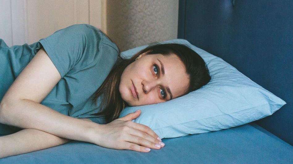 Climate Change Sleep Loss: सावधान! बढ़ते तापमान ने उड़ाई इंसानों की नींद, साल में 56 घंटे कम सो रहे हैं लोग