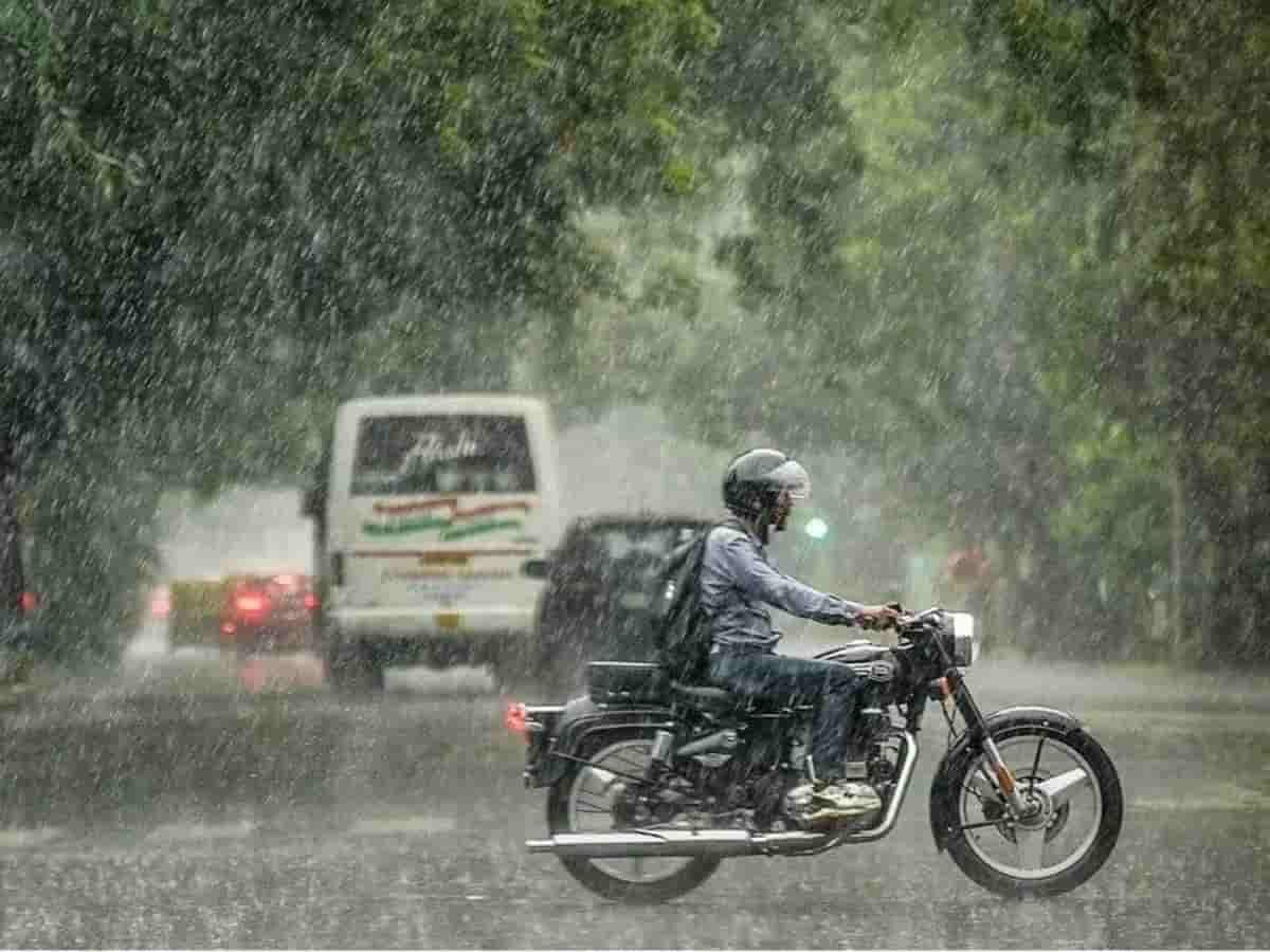 UP Rain Alert: उत्तर प्रदेश में मानसून की धमाकेदार वापसी, अगले 6 दिनों तक गरज-चमक के साथ भारी बारिश के आसार; उमस से मिलेगी राहत