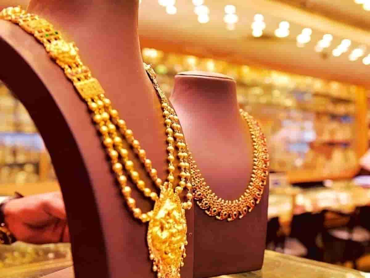सोने की कीमतों में फिर उछाल! 1.44 लाख पार पहुंचा 24 कैरेट गोल्ड का रेट, जानिए दिल्ली, लखनऊ, पटना और मुंबई में 22-24 कैरेट के ताजा भाव