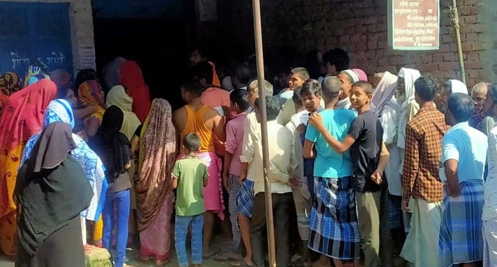 यूपी में अगस्त का फ्री राशन खतरे में! 70 हजार कोटेदारों का लखनऊ में हल्ला बोल, जानें क्या हैं मांगें और क्यों बंद हो सकता है वितरण