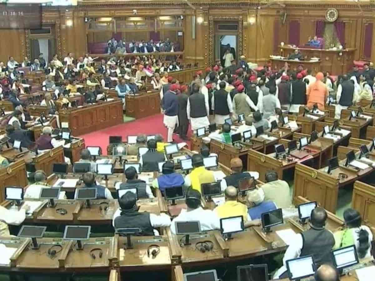 यूपी विधानसभा: 59,019 करोड़ का अनुपूरक बजट पेश, भारी हंगामा, नारेबाजी और सपा विधायक निष्कासित