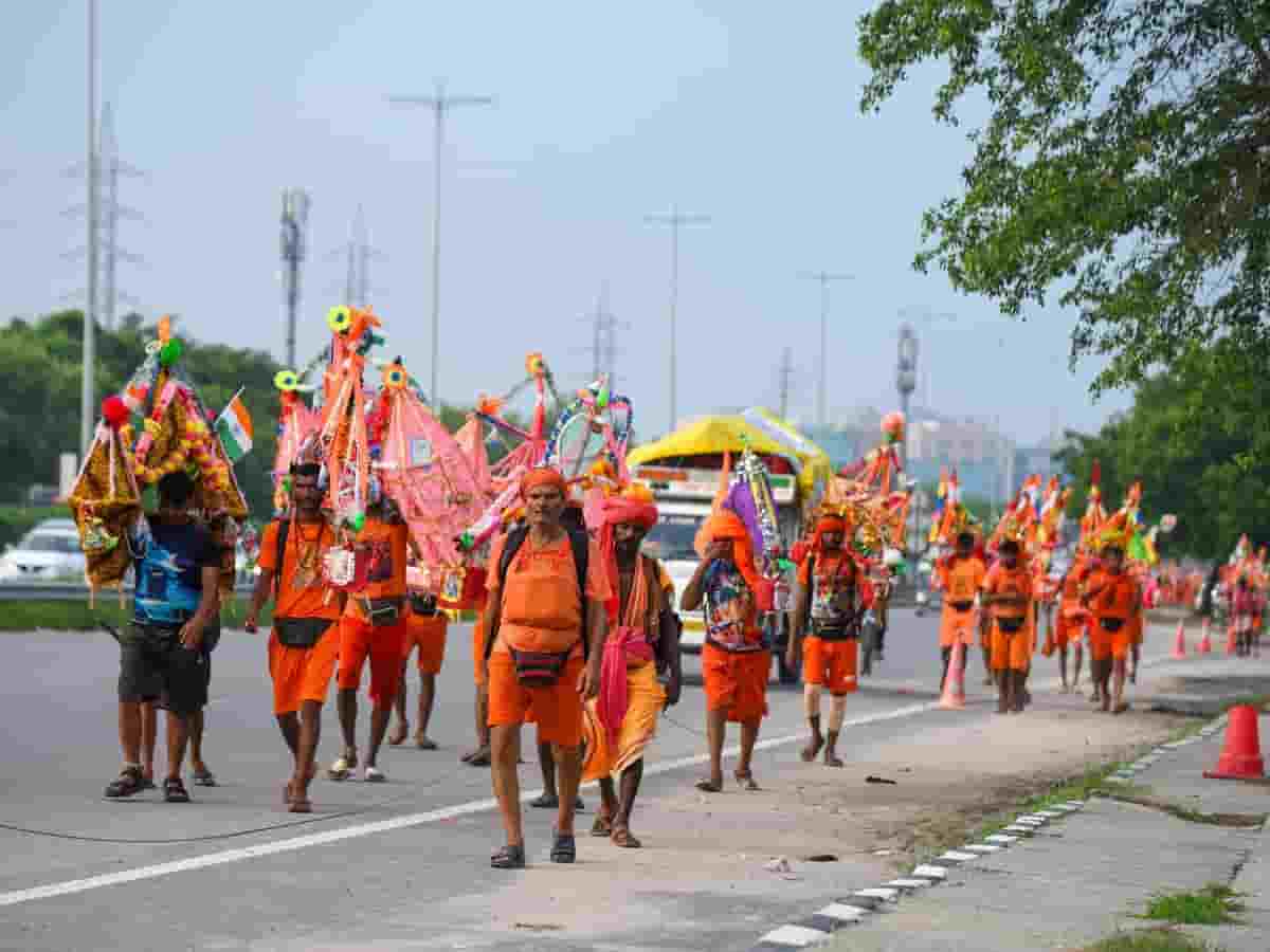 मेरठ में कांवड़ यात्रा का भारी दबाव: रुड़की रोड से एक्सप्रेसवे तक ट्रैफिक डायवर्जन लागू, 5 अगस्त की रात से बढ़ेंगी पाबंदियां; जाम से निपटने के लिए आ रही है 'वैरिएबल स्पीड लिमिट' की नई व्यवस्था