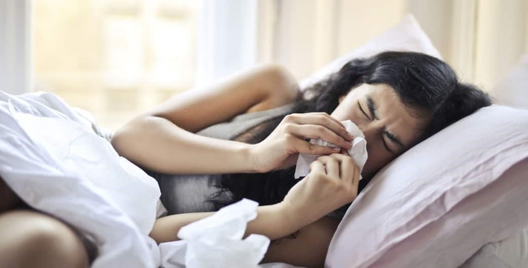तेजी से पांव पसार रहा स्वाइन फ्लू (H1N1 Virus)! जानिए इसके शुरुआती लक्षण और किन 5 वर्ग के लोगों के लिए बेहद खतरनाक है यह संक्रमण