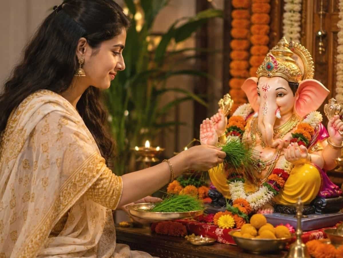 दोपहर 1:31 बजे का मुख्य मुहूर्त छूट गया? परेशान न हों, जानें दिनभर में बप्पा की स्थापना के शुभ चौघड़िया विकल्प