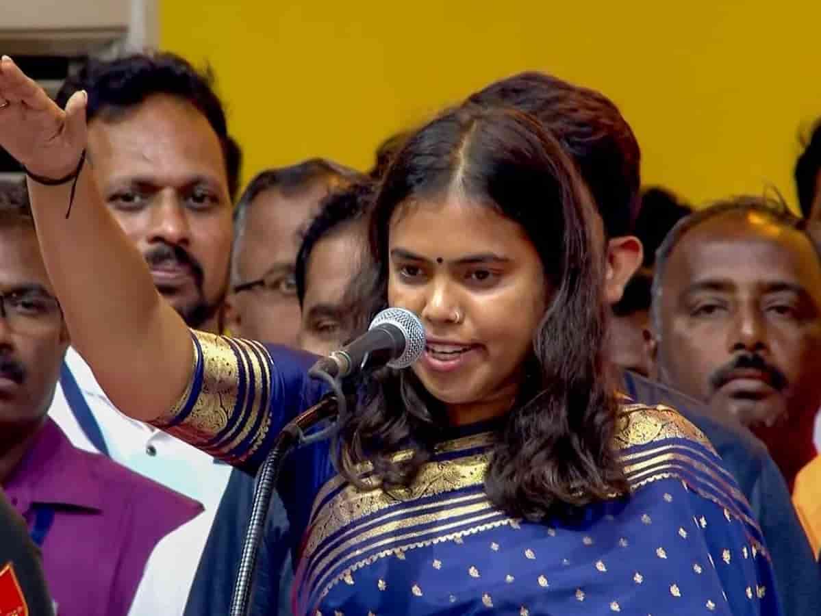 लंदन दौरे पर उद्योग मंत्री के न जाने पर सियासी घमासान: 'चार दिन की छुट्टी' पर DMK ने पूछा पीरियड्स से जुड़ा सवाल, विवाद बढ़ने पर एस. कीर्तना की टीम ने दी सफाई